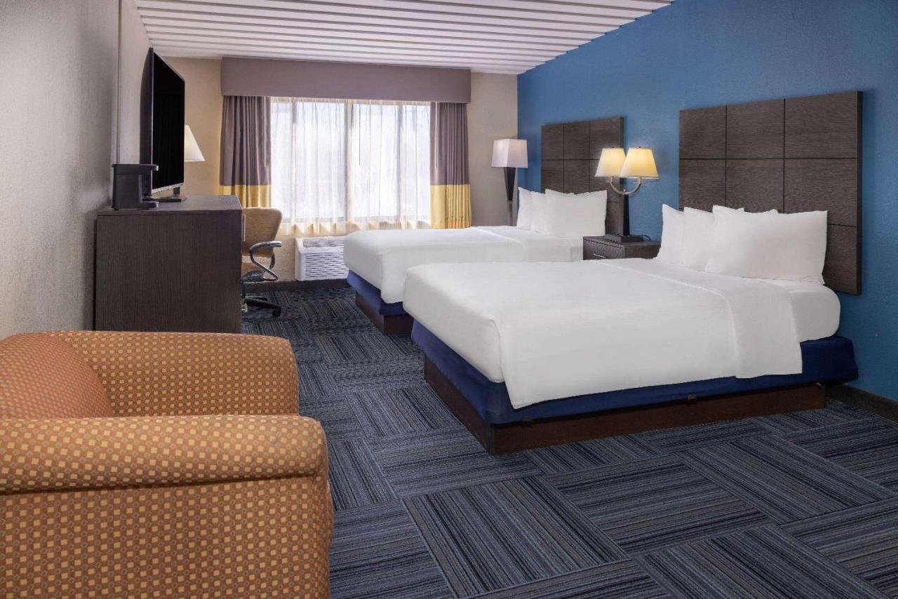 Baymont By Wyndham Appleton Hotell Exteriör bild